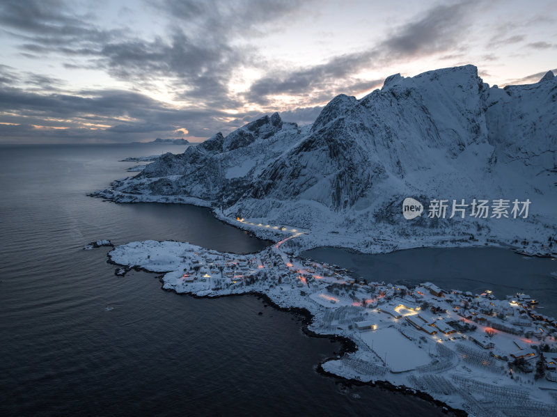 挪威罗弗敦群岛北极圈雷纳冬季雪景高空航拍