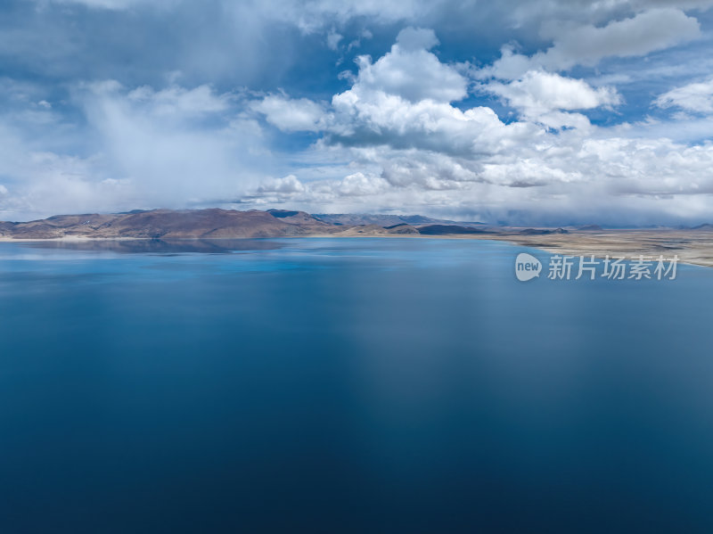 西藏日喀则佩古措蓝色湖泊大环线高空航拍