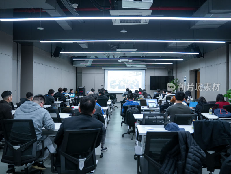 人才参与招聘会大型会议活动现场