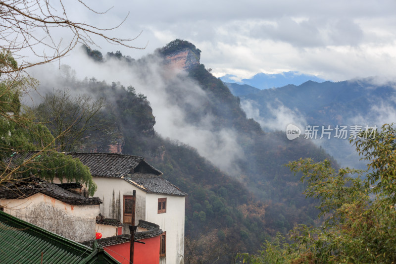 唯美清晨齐云山云海古建筑风光