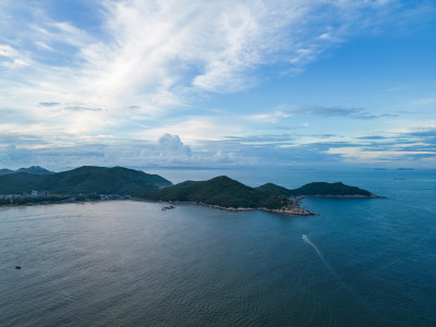 航拍大海岛屿森林