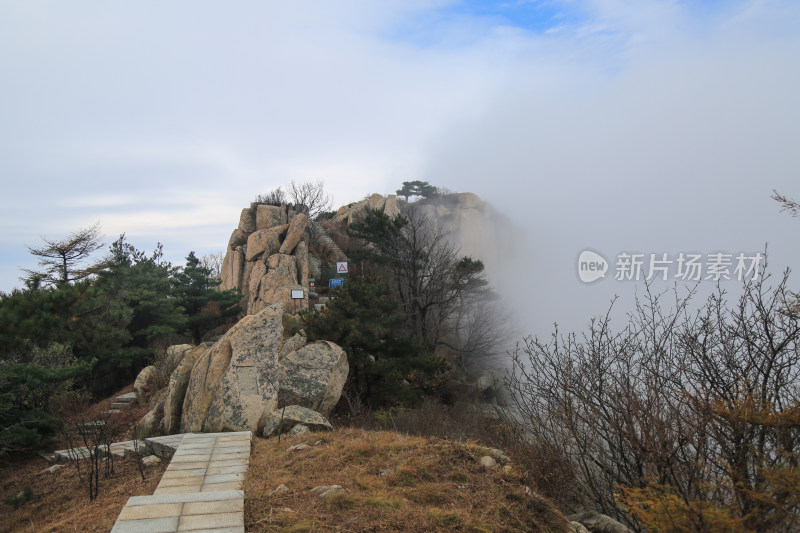 美丽泰山山间云海