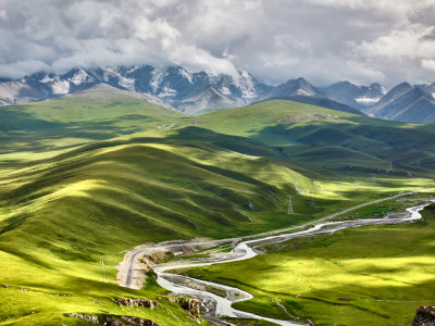 独库公路的草原美景