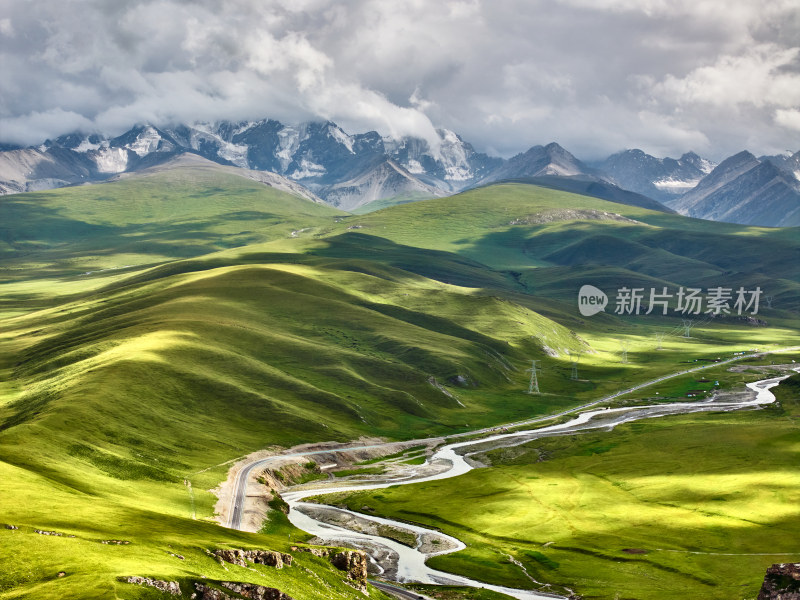 独库公路的草原美景