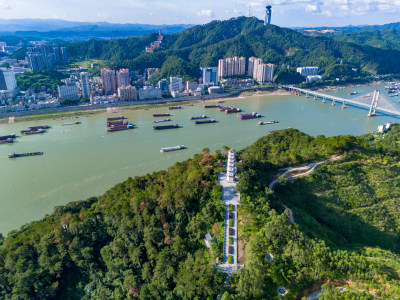 山川河流船只航拍图