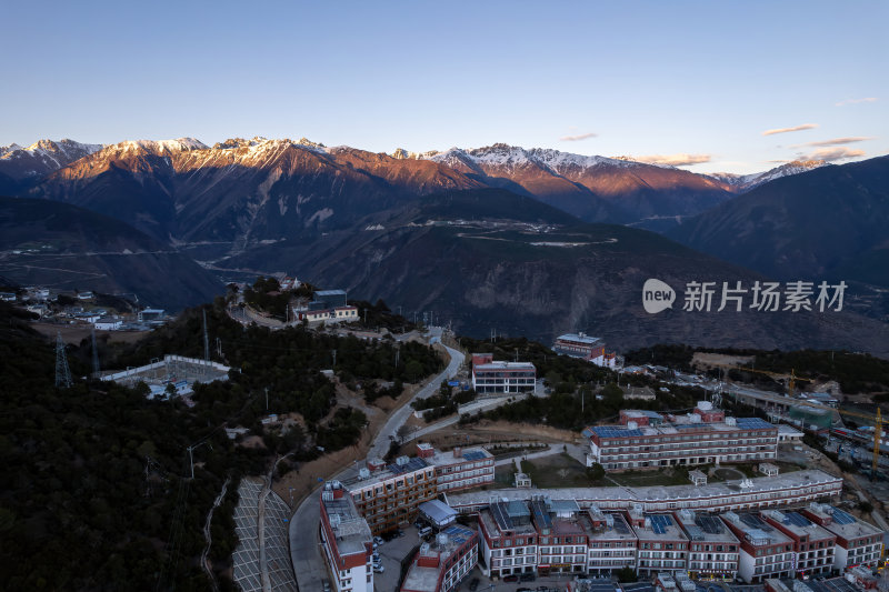 云南香格里拉飞来寺梅里雪山卡瓦博格峰航拍