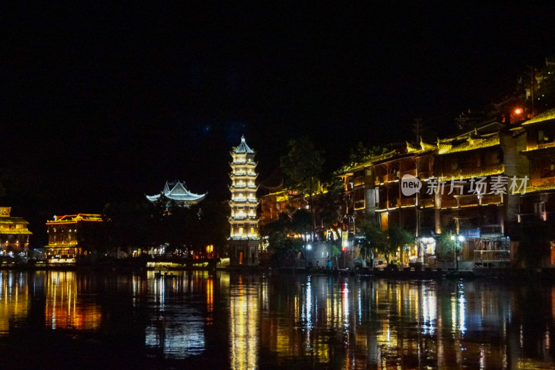 2013年的湖南湘西凤凰古城夜景风光
