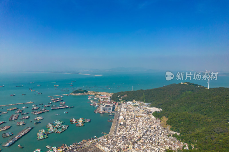广东阳江海陵岛风光渔船航拍摄影图