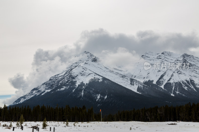 落基山的雪山