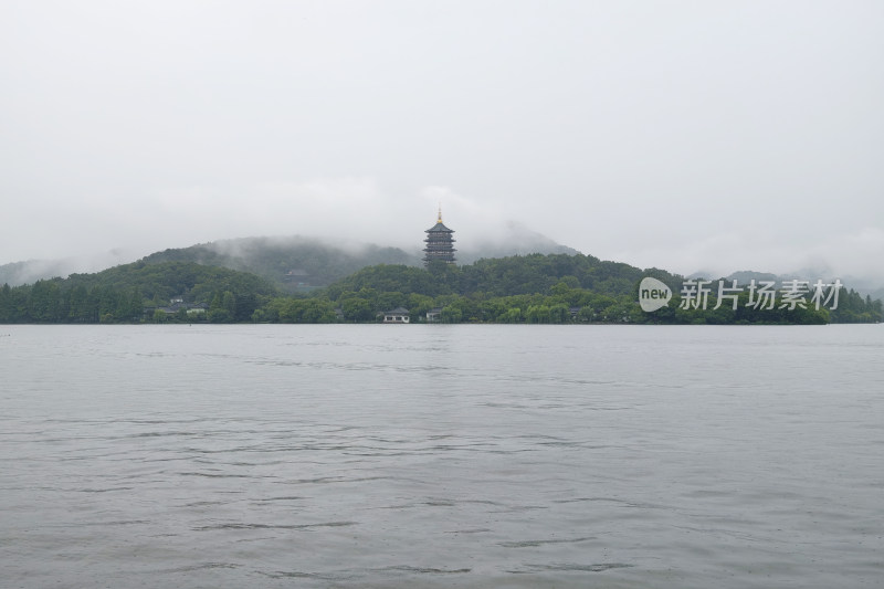 雷峰塔雾景