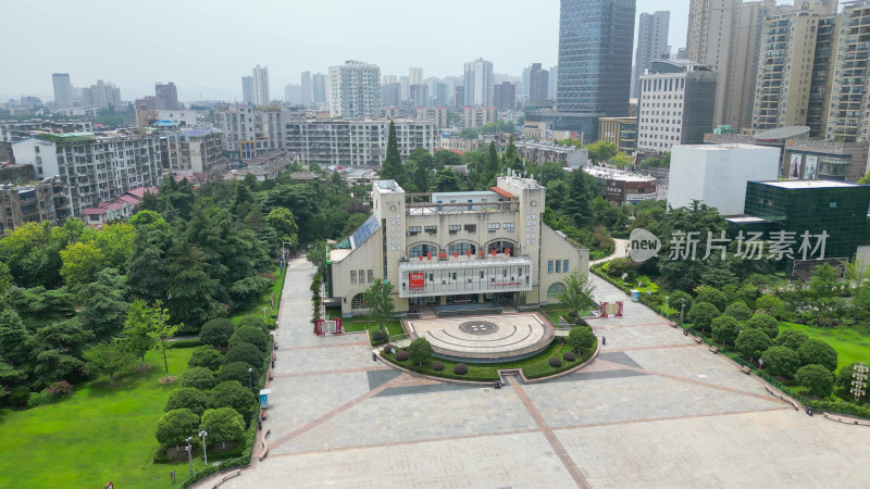 航拍湖北襄阳市青少年宫