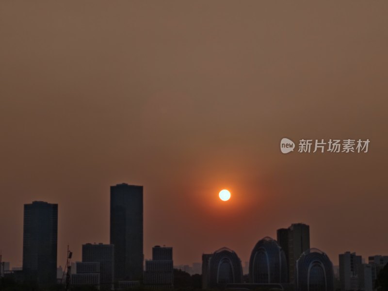 城市日落高楼剪影景象