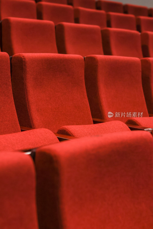剧院里的空座椅