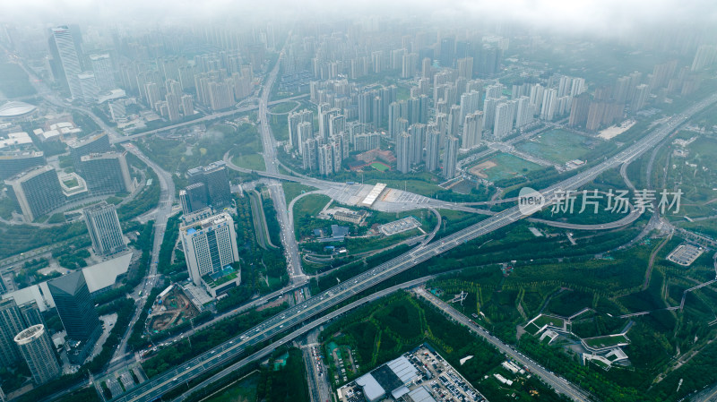 云雾中城市建筑航拍全景