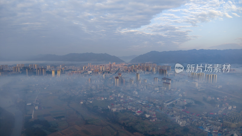 依山傍水的洞口县城建筑群鸟瞰全景