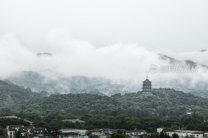 杭州西湖雨后烟雨雷峰塔