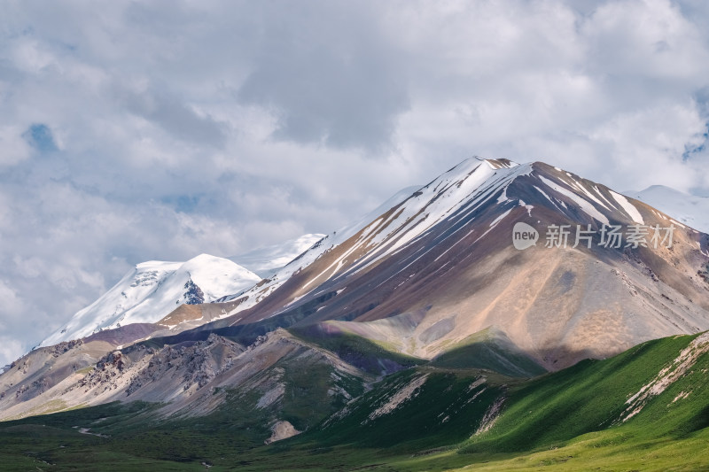 青海阿尼玛卿雪山风光