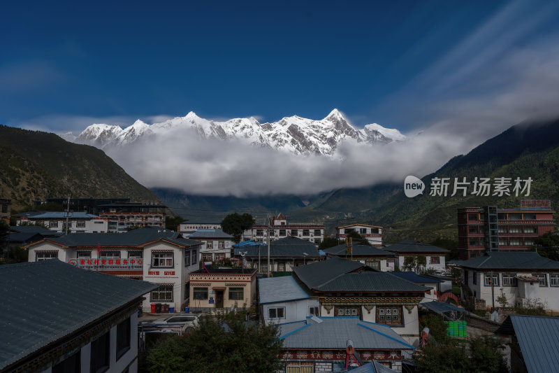 西藏林芝索松村南迦巴瓦峰雪山云海之巅