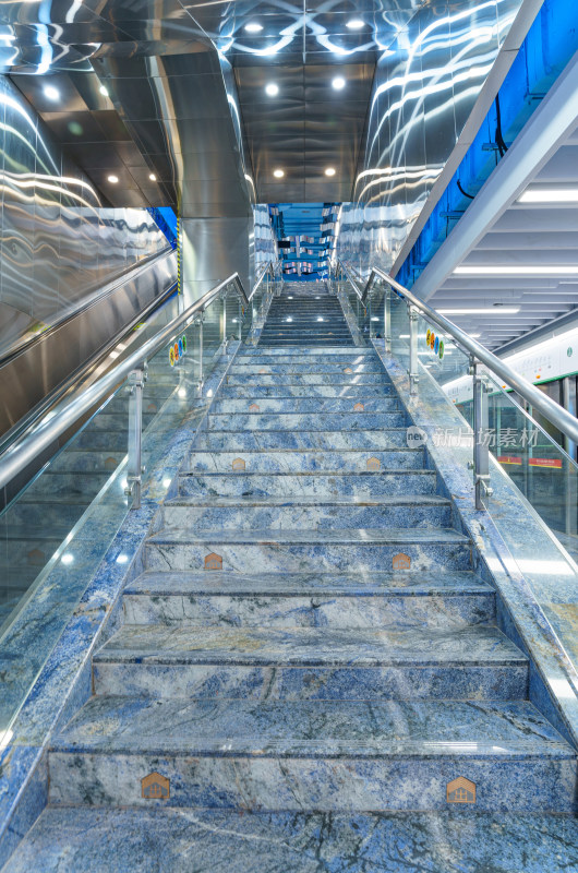 广州南沙客运港地铁站候车厅室内楼梯扶梯