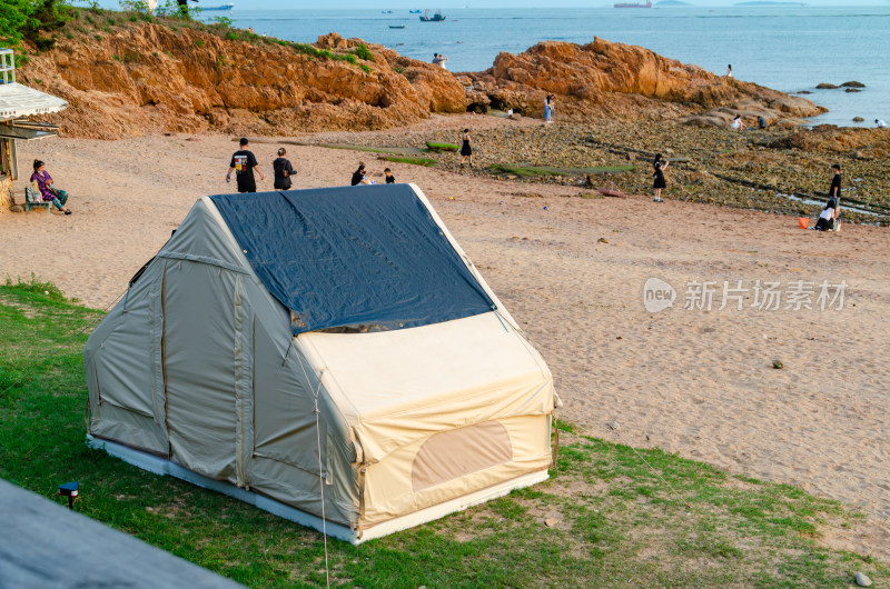 青岛太平角，海边沙滩营地露营