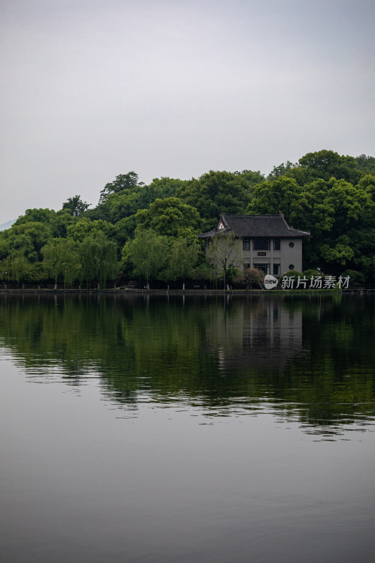 杭州西湖白堤断桥自然山水景观