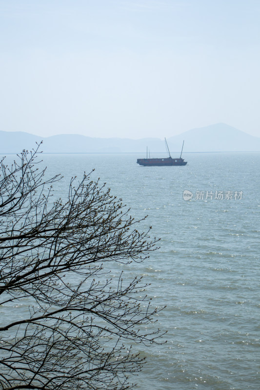 无锡鼋头渚景区太湖佳绝处湖光山色和船只