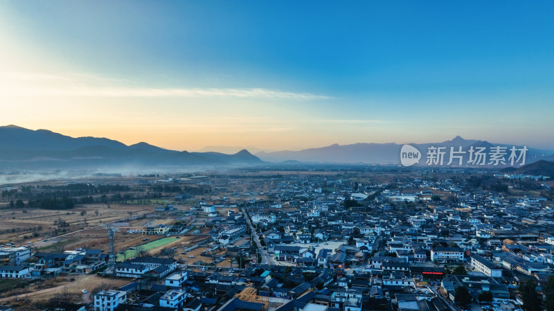 云南丽江白沙古镇的早晨