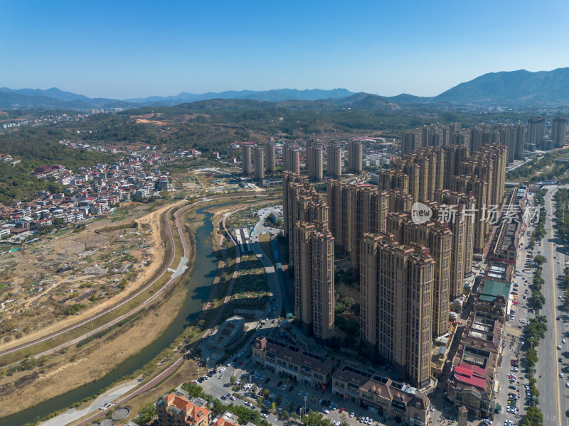 仙游依山傍水的城镇住宅区鸟瞰全景