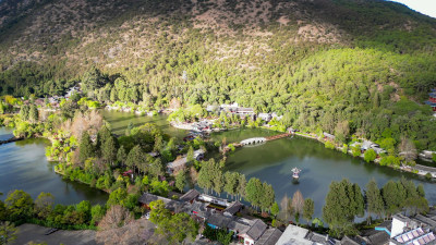 航拍云南丽江黑龙潭景区4A景区