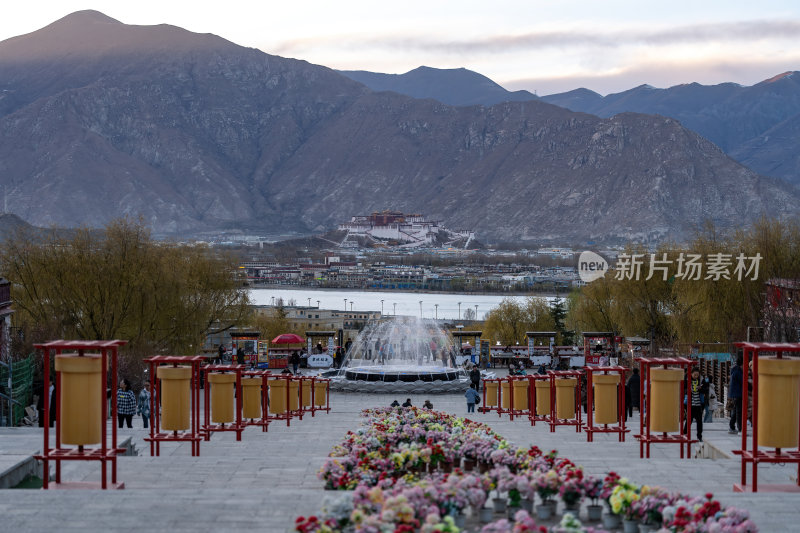 西藏拉萨日光之城布达拉宫圣地宁静建筑群