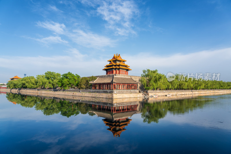 北京故宫紫禁城角楼护城河夏日倒影