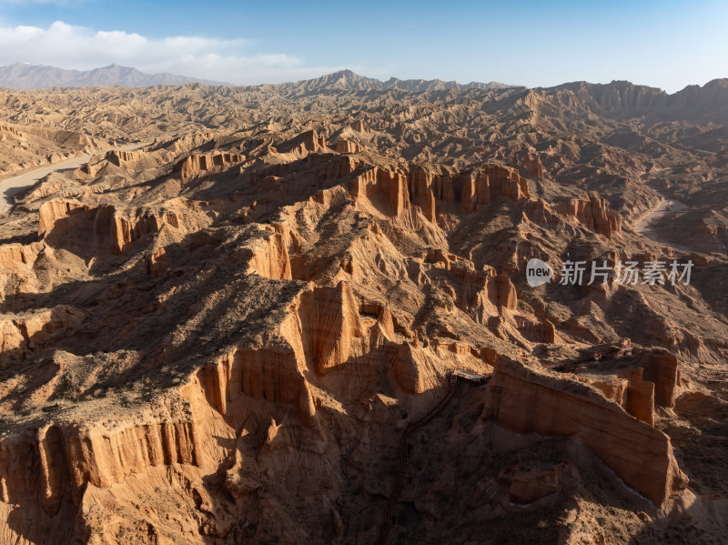 新疆南疆阿克苏温宿大峡谷天山托木尔峰航拍