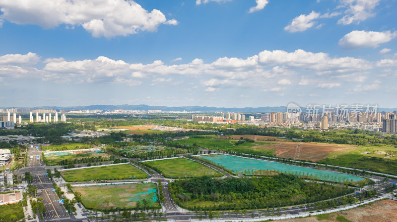 成都金融城东的建筑工地和储备用地