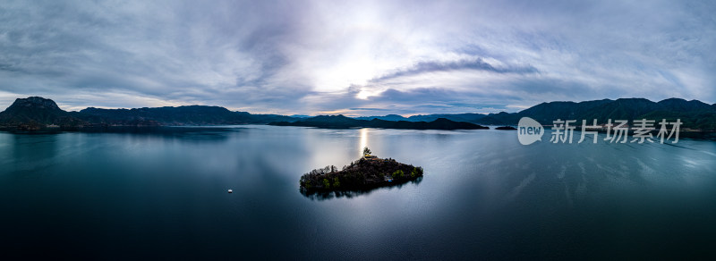 泸沽湖全景