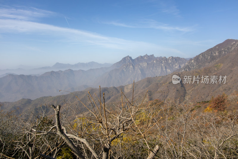 北京慕田峪秋日山脉壮阔景色