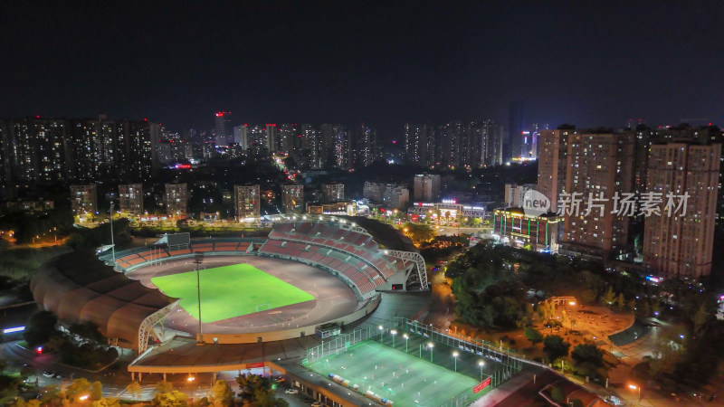 四川自贡南湖体育中心夜景摄影图