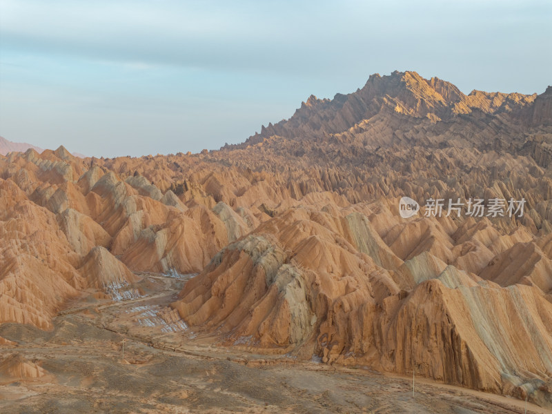 新疆南疆阿克苏库车天山红山石林大峡谷航拍