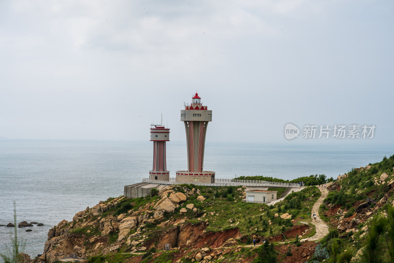 航拍夏季广东汕头南澳岛三囱崖灯塔风光