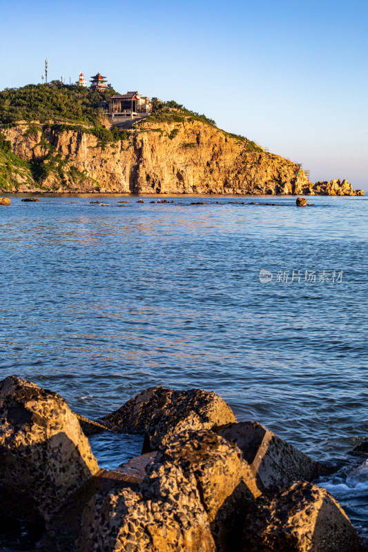 山东烟台蓬莱阁景区防波堤景点景观