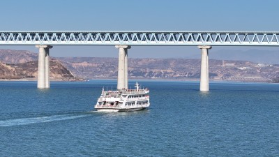 三门峡浩吉铁路 黄河天鹅号游轮