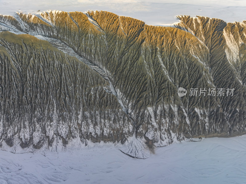 新疆北疆独山子大峡谷纹理雪山高空航拍