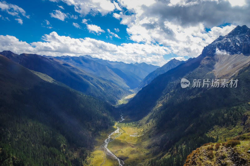 山川河谷自然风景