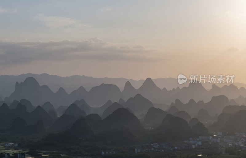 桂林阳朔喀斯特地貌水墨画山水画