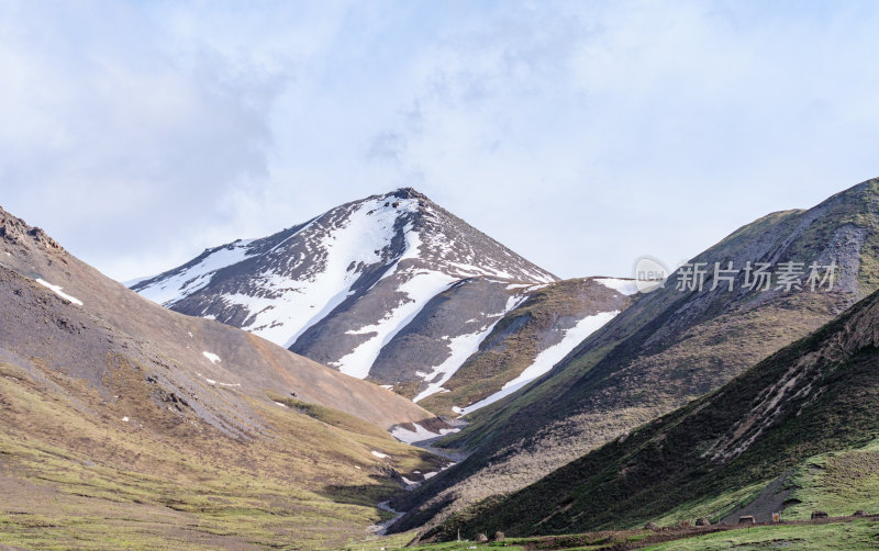 青海阿尼玛卿雪山高原山地风景