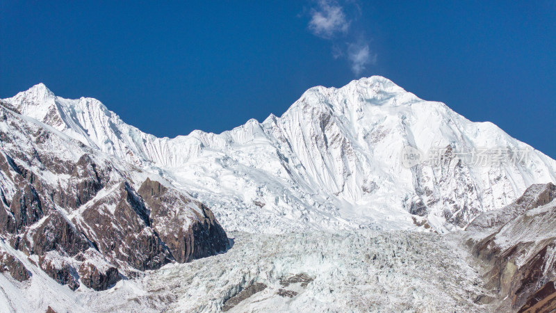 四川甘孜海螺沟的贡嘎雪山木雅贡嘎