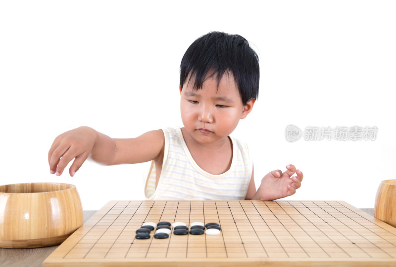 中国小女孩正在学习下围棋