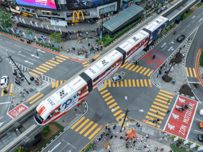 马来西亚吉隆坡武吉免登路轻轨站高空俯拍