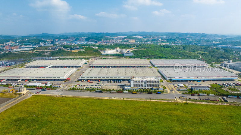现代物流仓储中心鸟瞰