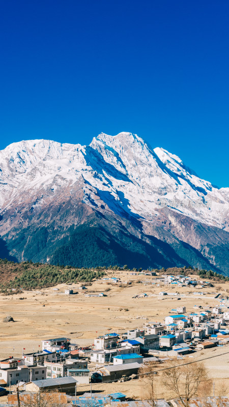 西藏吉隆镇乃夏村亚洲雪山观景台