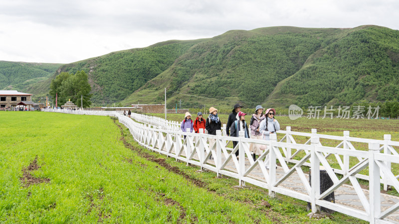 四川西部甘孜墨石公园景区及游客